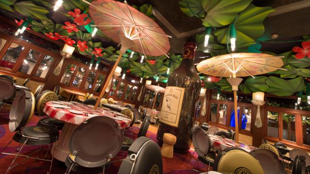 アドベンチャー・ワールドのグルメ、Bistrot Chez Rémyの店内